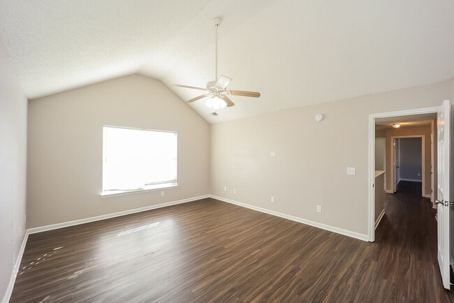 Building Photo - 6083 Trotters Cir
