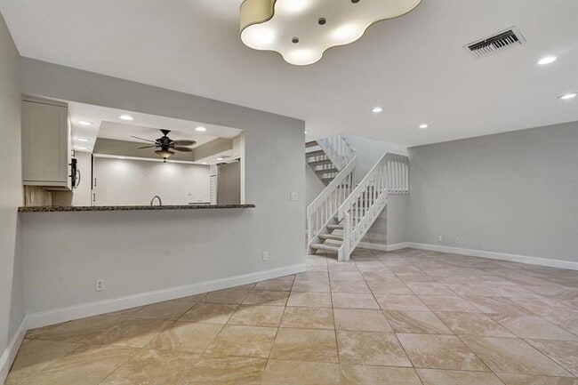 Building Photo - 6012 Glendale Dr
