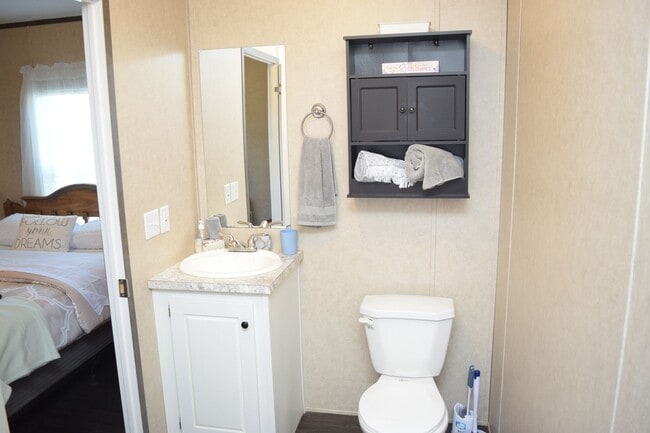 Building Photo - Charming 2BR/1BA Furnished Home in Taylors...