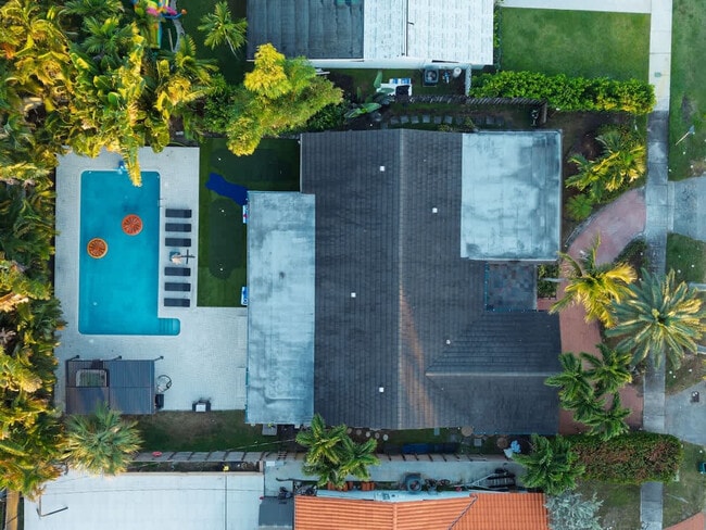 Building Photo - 2423 NE 202nd St