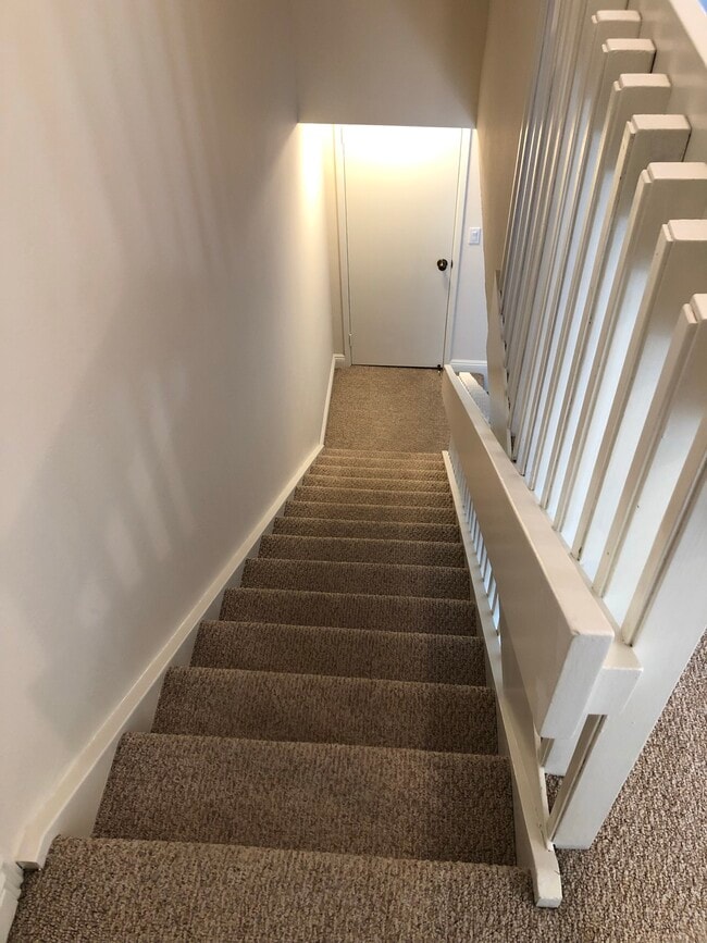 Building Photo - 818 Juno Ln