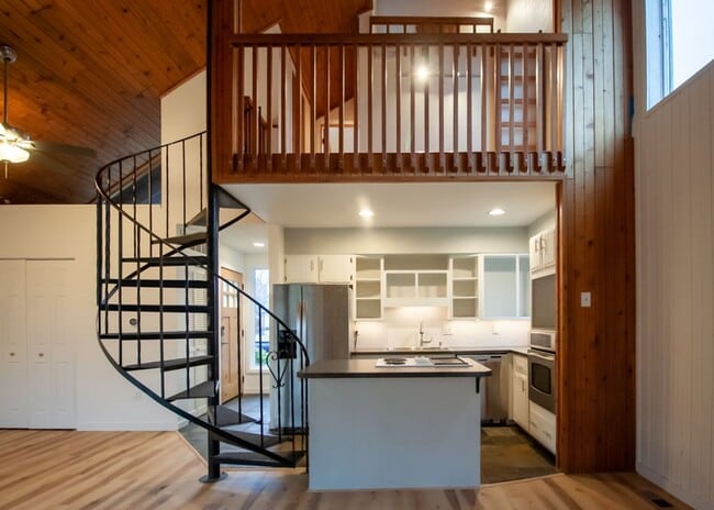 Building Photo - 2224 Towhee Ln