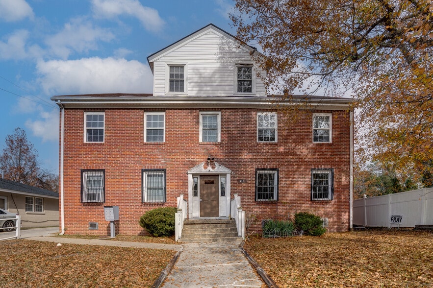 Building Photo - 814 Sunset Ave