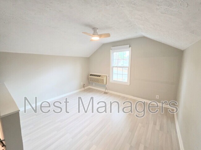 Building Photo - 7320 Avila Dr
