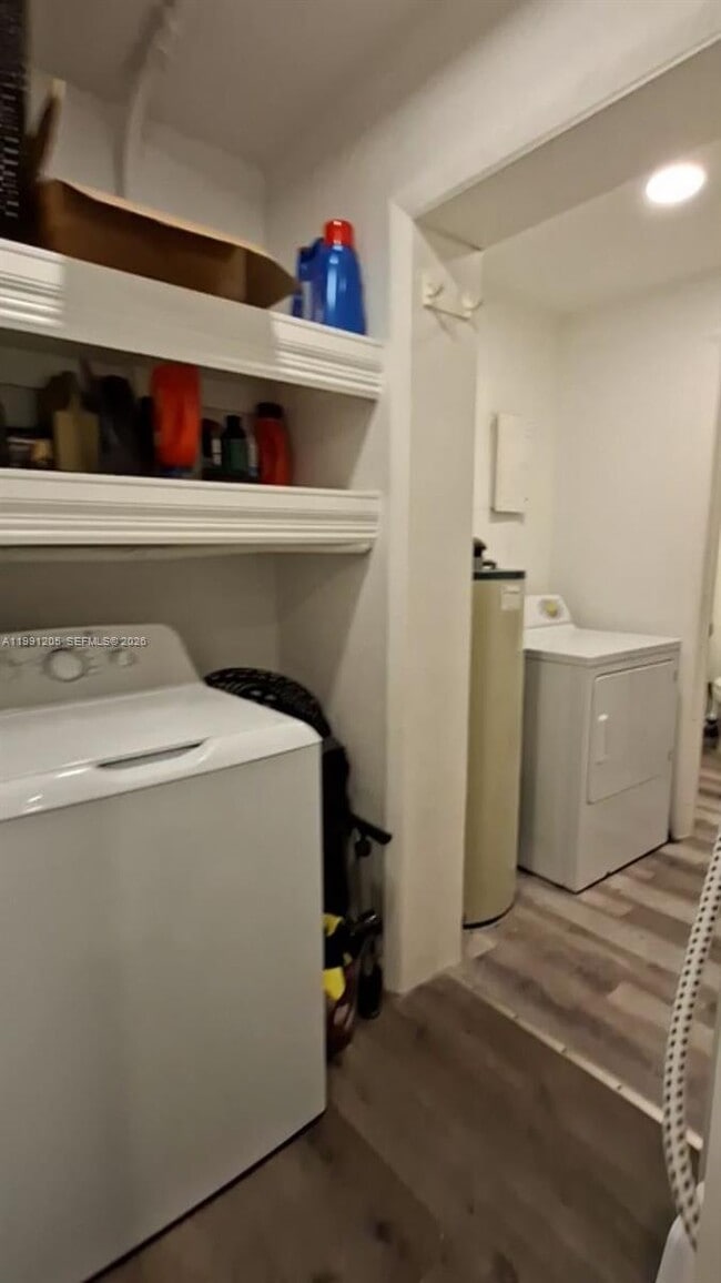 Building Photo - 126 NW 8th Ave