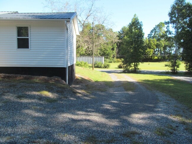Building Photo - Pinnacle area