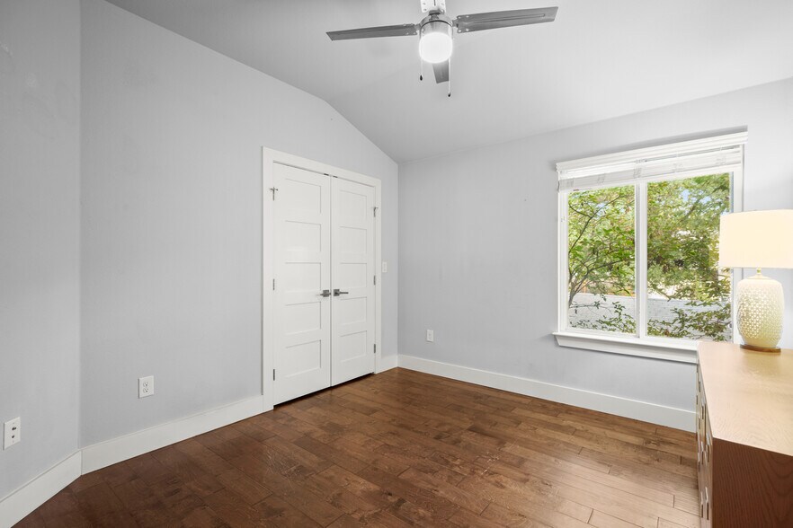 Building Photo - 1220 Delano St