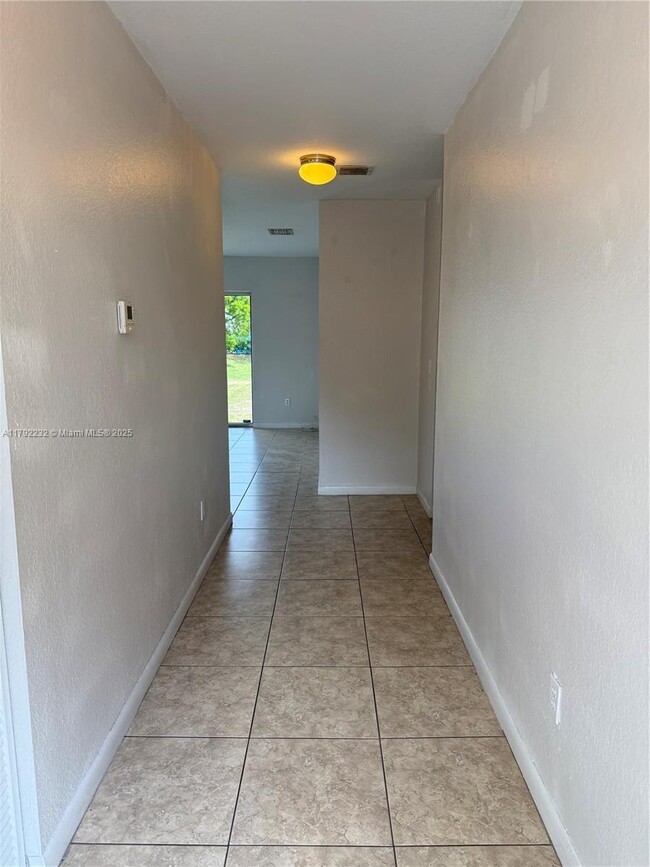 Building Photo - 7605 NW 38th Ct