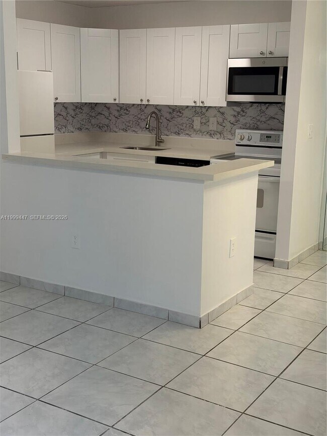 Building Photo - 823 NE 199th St