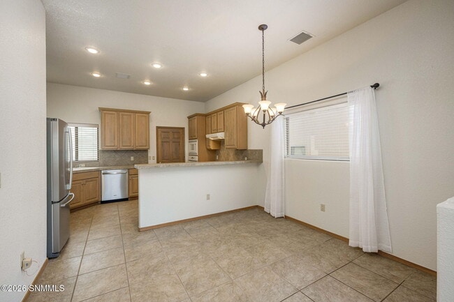 Building Photo - 1320 Golf Club Rd