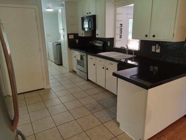 Building Photo - 6518 Alexander Dr