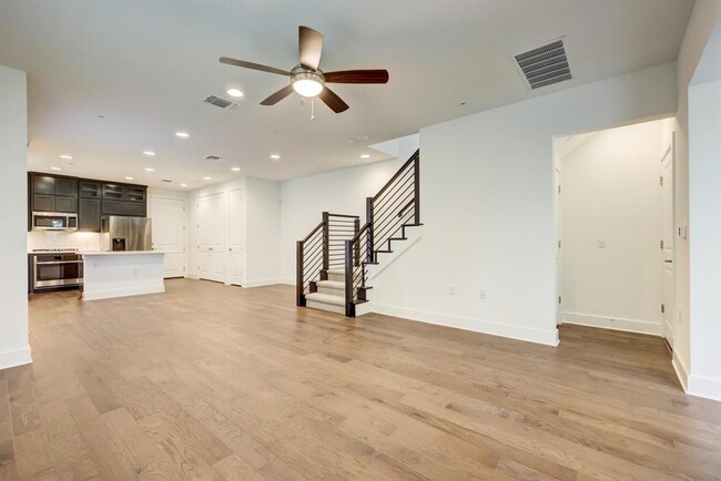 Building Photo - 2501 Simond Ave