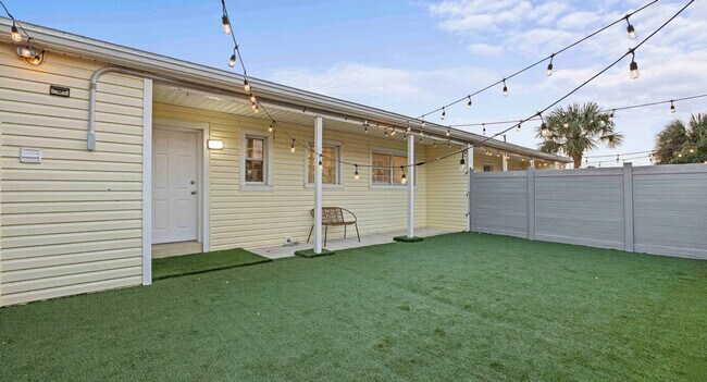 Building Photo - 209 Angelfish Ave.