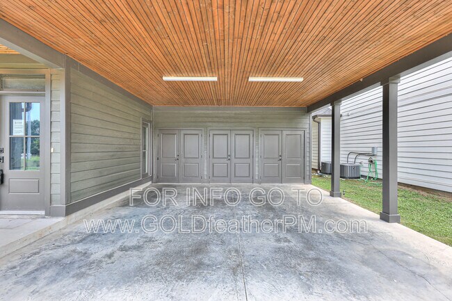 Building Photo - 253 Riverside Dr