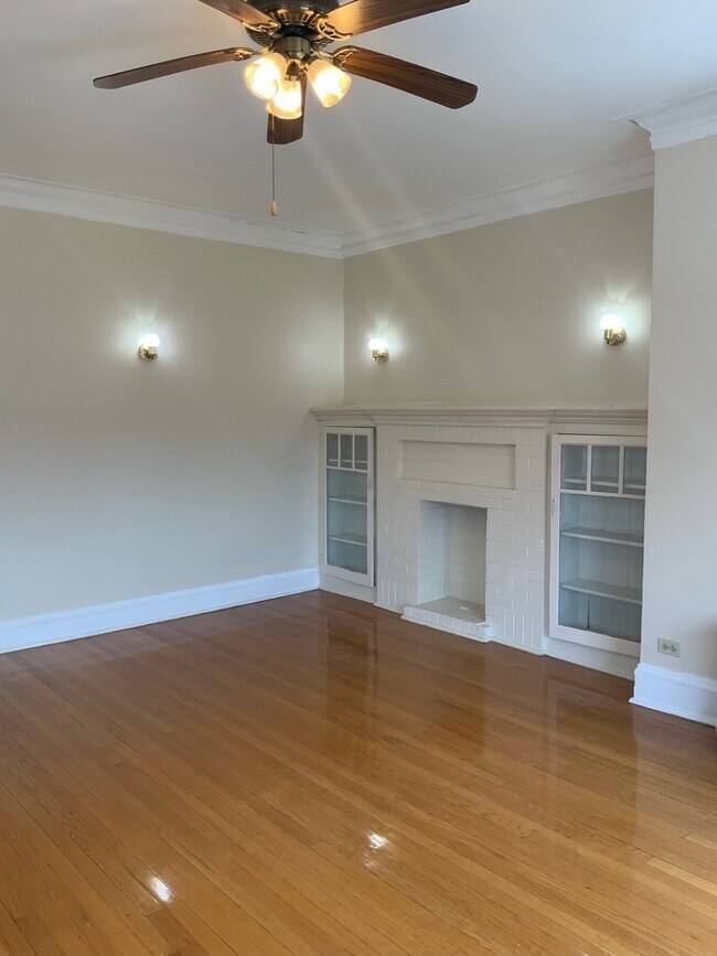 Building Photo - 1519 E 71st Pl