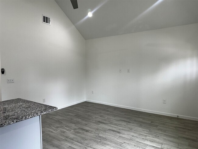 Building Photo - 16686 E Lynbrook