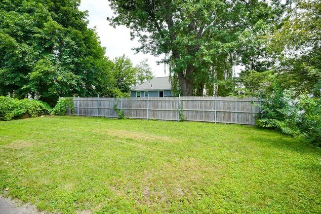 Building Photo - 72 Richardson Rd