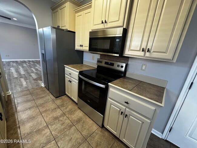 Building Photo - 201 Pavilion St