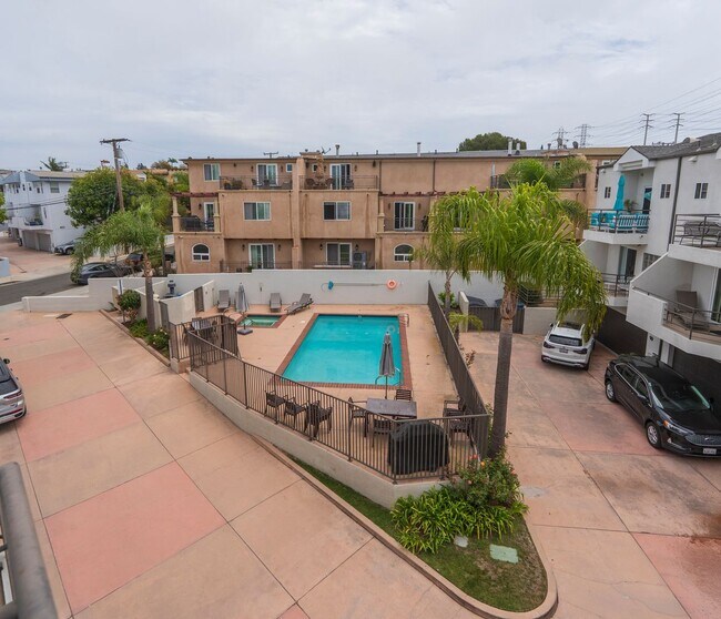 Building Photo - Beautiful Hermosa Beach Townhome Rental!