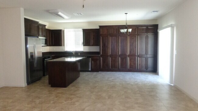 Building Photo - 5536 Summer Land Dr