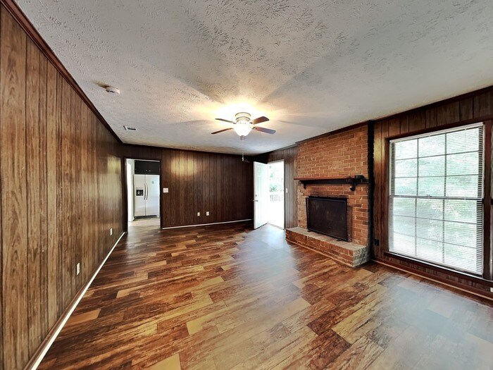 Building Photo - 3994 Pinehurst Valley Dr