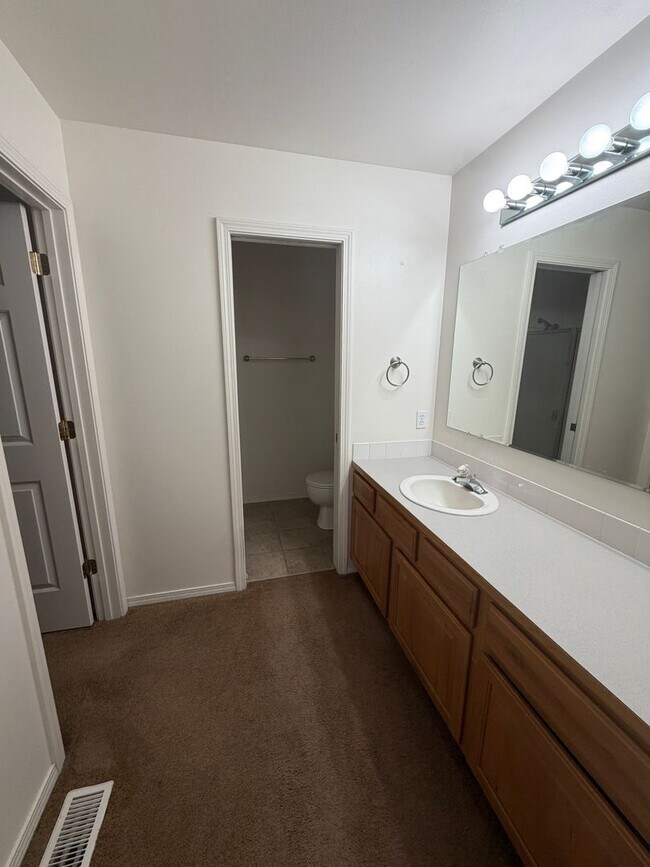 Building Photo - Large Duplex, Pelican Pointe Area