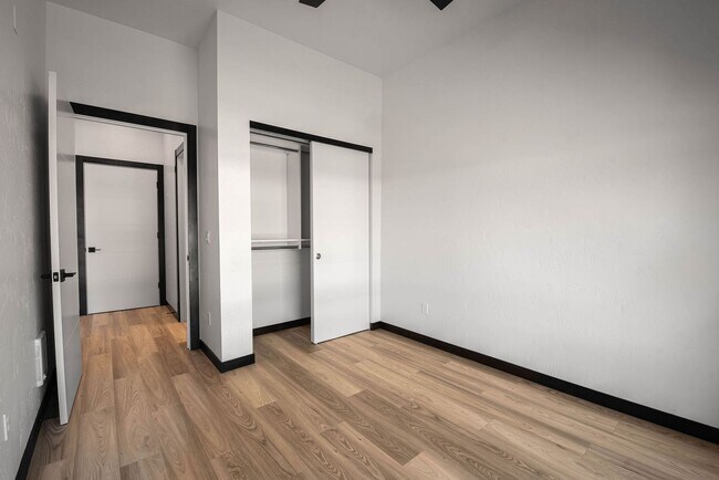 Building Photo - Modern Midtown Living | 2 Bed, 2 Bath Near...