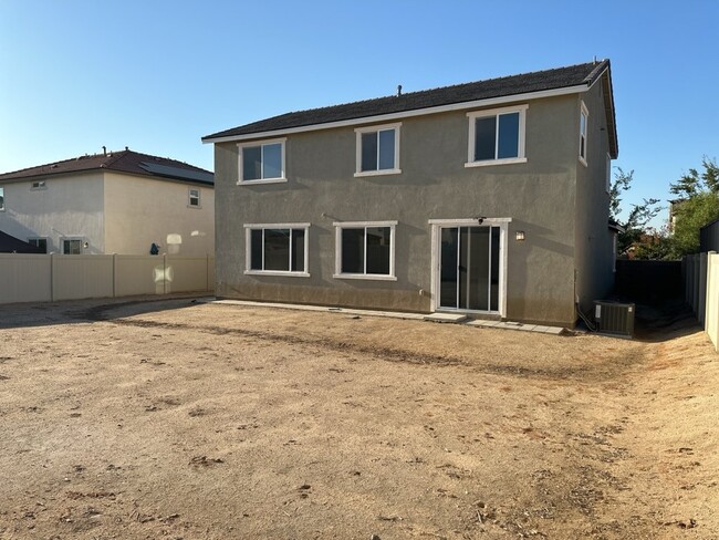 Building Photo - Spacious 4-Bedroom in Riverside with 3 Full Baths - 2700 Sq Ft of Space