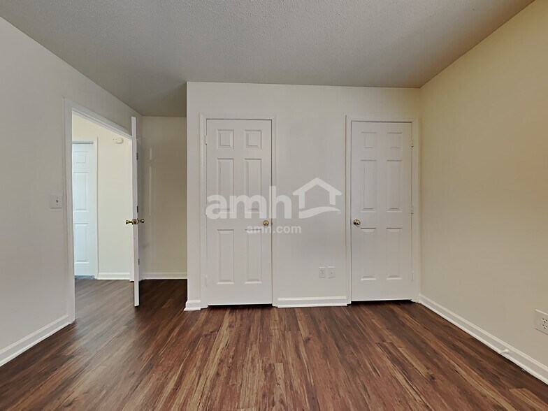 Building Photo - 29 Park Village Ln