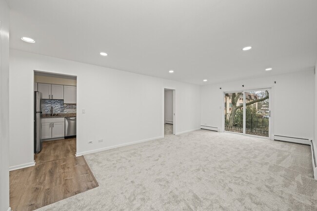 Building Photo - 715 Falcon Dr