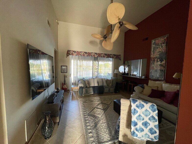 Living Room - 141 Lake Shore Dr