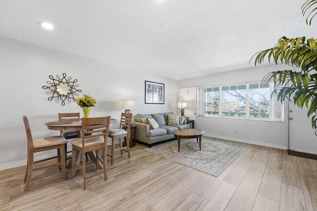 Building Photo - 5208 NE 24th Terrace