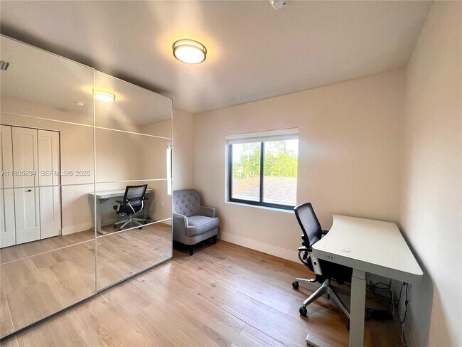 Building Photo - 8753 SW 34th St