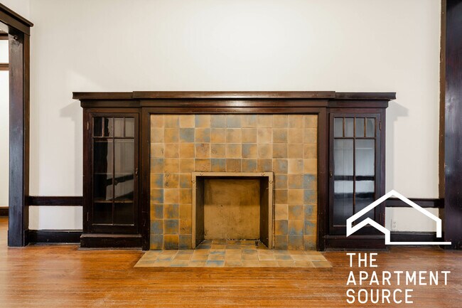 Building Photo - 2426 N Sawyer Ave