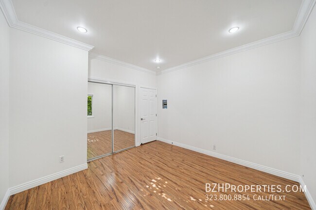 Building Photo - 6680 De Longpre Ave