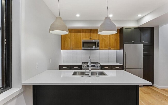 Building Photo - 2248 Ontario Rd NW