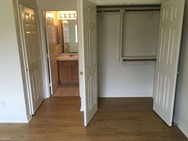Building Photo - 3 br, 3 bath Duplex - 3612 Glenna Ct # 361...