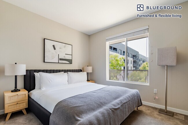 Building Photo - 3560 Rambla Pl