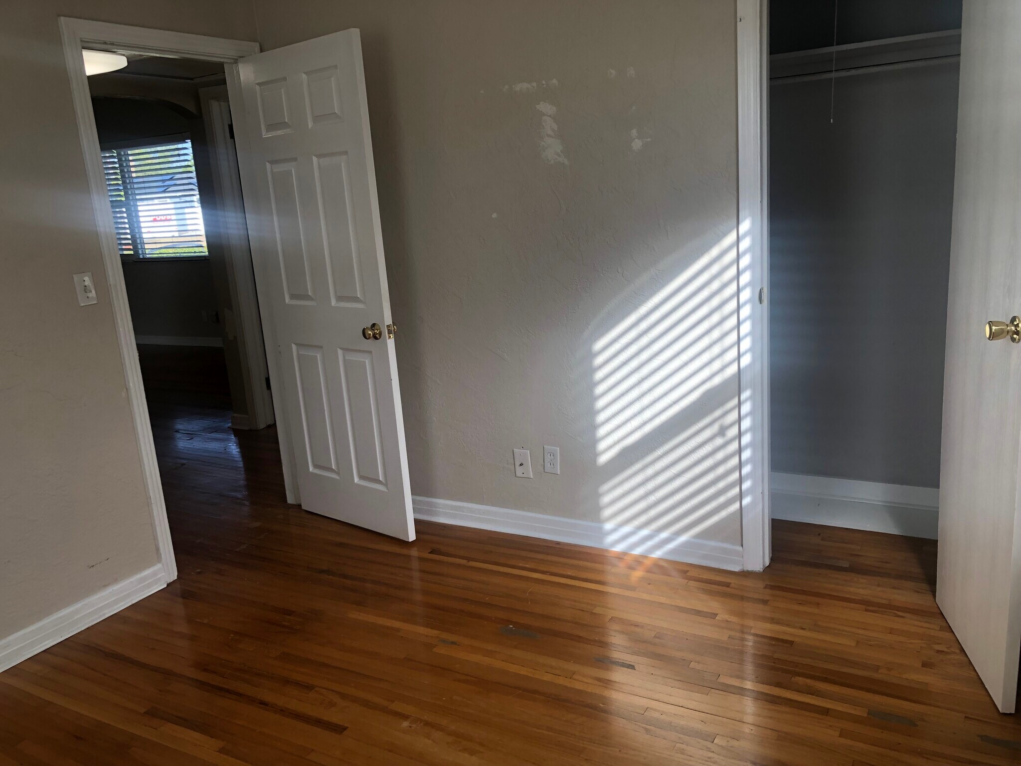 Building Photo - 440 38th Ave NE