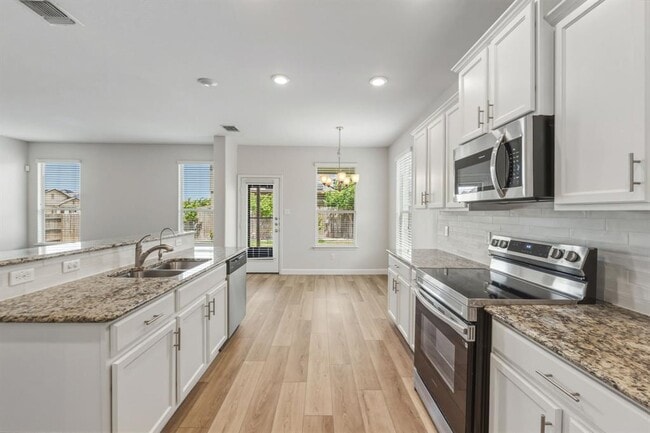 Building Photo - 301 Serpentine Ln