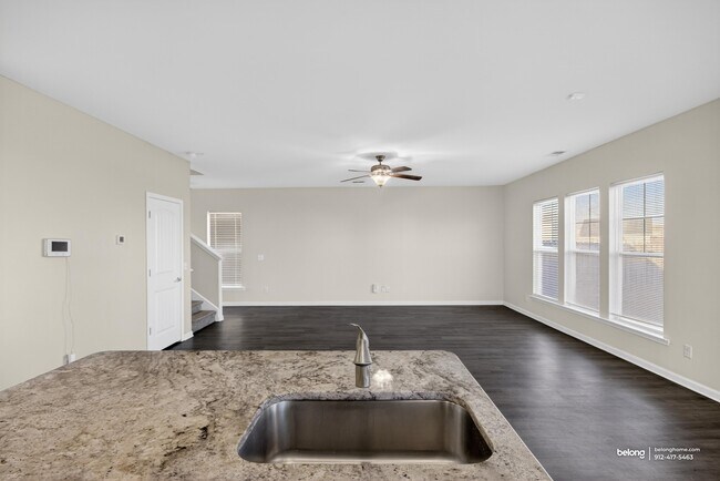 Building Photo - 98 Crystal Lake Dr