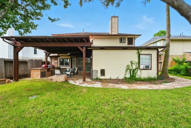 Building Photo - 4714 Sunshine Dr