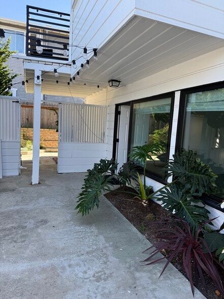 Front door - 946 15th Pl