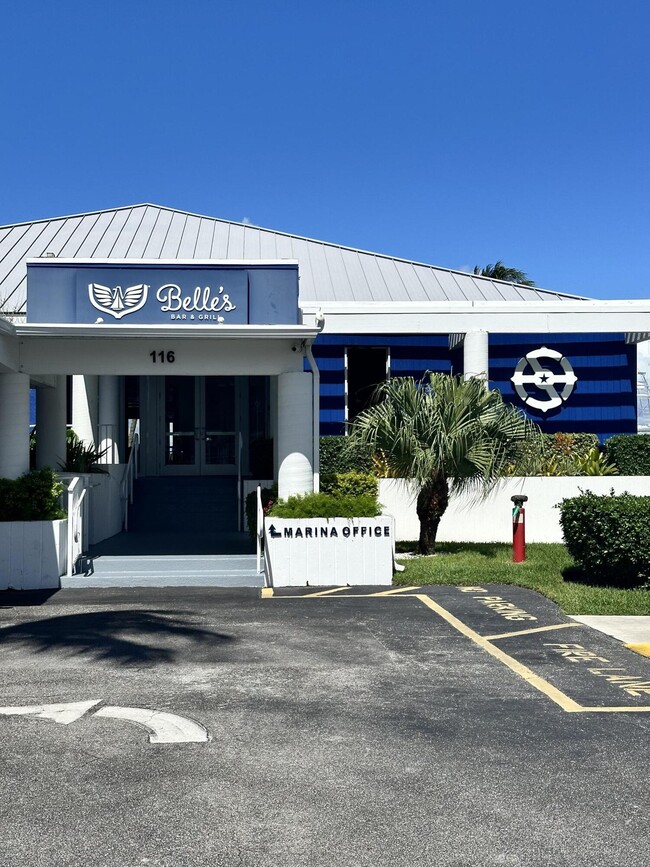 Building Photo - 132 Lakeshore Dr