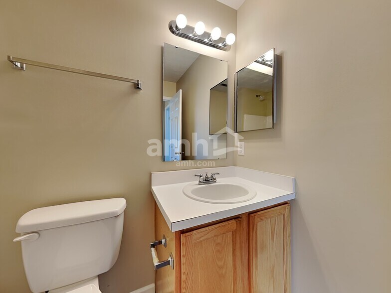 Building Photo - 3207 Creekshore Dr