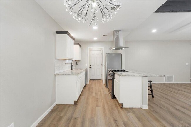 Building Photo - 417 W Birmingham St