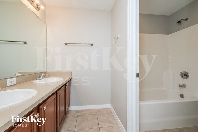 Building Photo - 12141 Colony Lakes Blvd