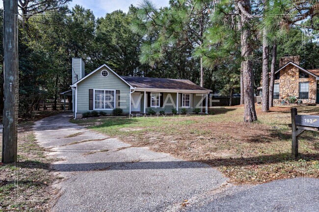 Building Photo - Sweet Cottage-esque 3-Bed 2-Bath in Daphne!