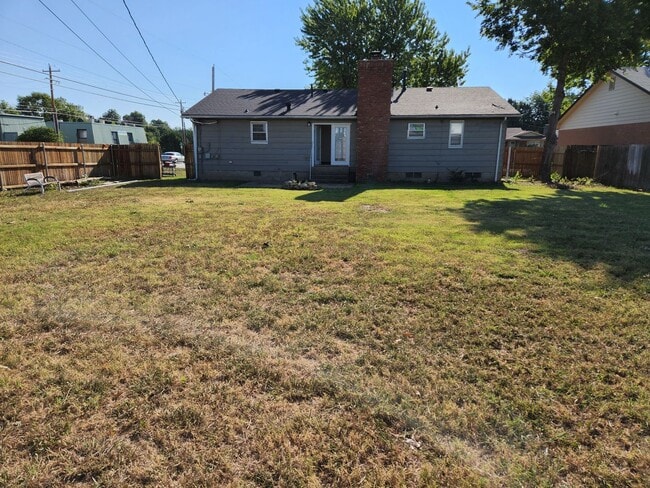 Building Photo - Cute Ranch-Style Home On Oversized Corner ...