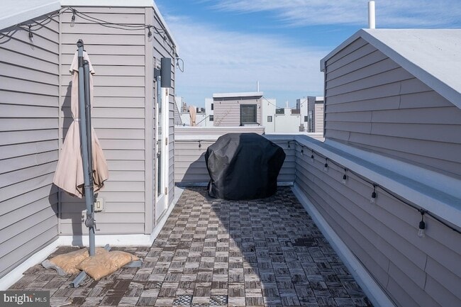 Building Photo - 1326 N Mascher St